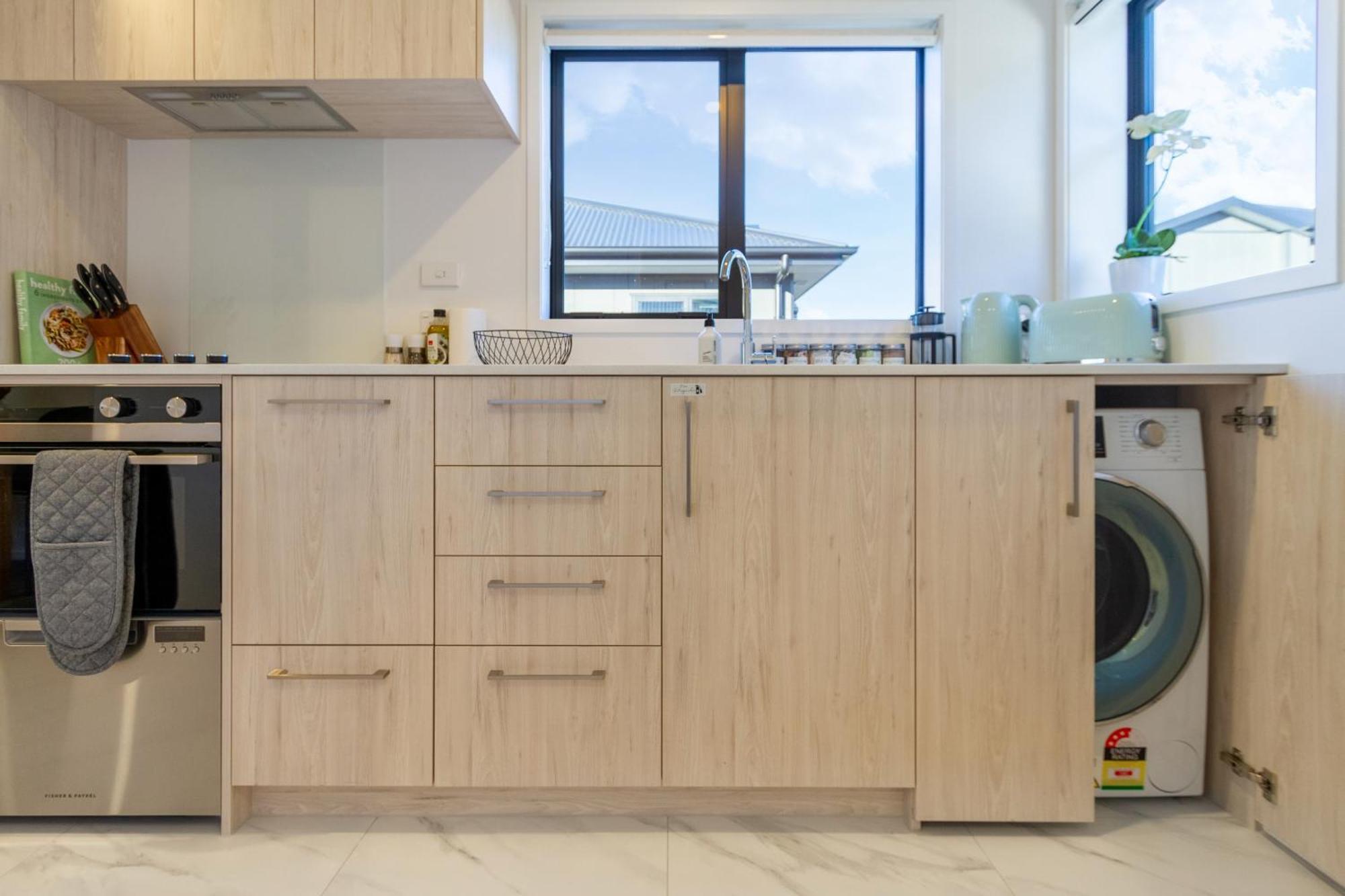 Luxury Studio With Balcony - Close To Supermarket 크라이스트처치 외부 사진