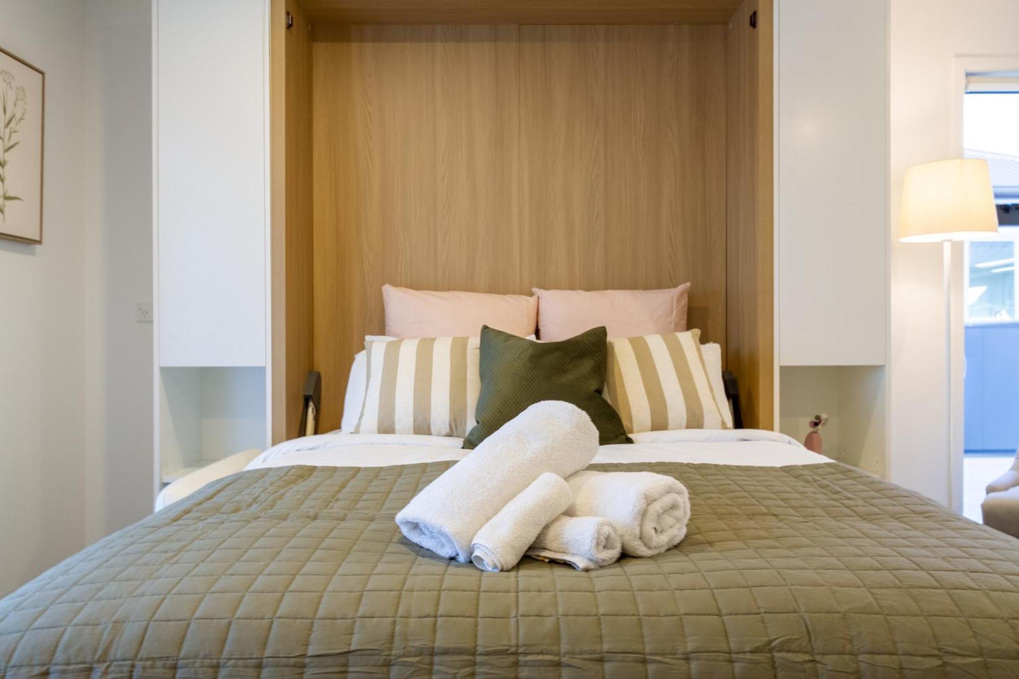Luxury Studio With Balcony - Close To Supermarket 크라이스트처치 외부 사진