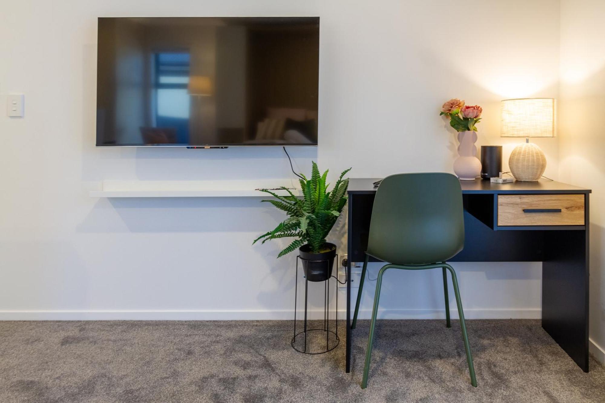 Luxury Studio With Balcony - Close To Supermarket 크라이스트처치 외부 사진