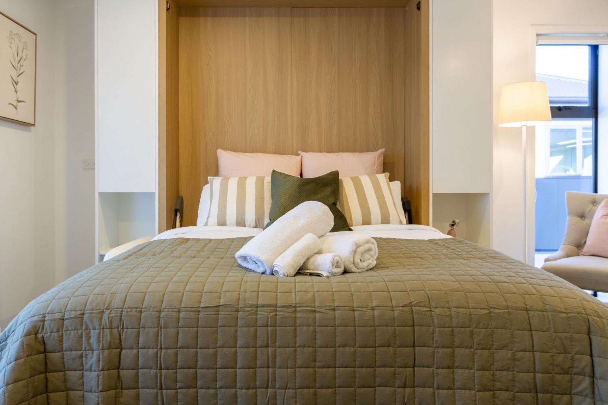 Luxury Studio With Balcony - Close To Supermarket 크라이스트처치 외부 사진
